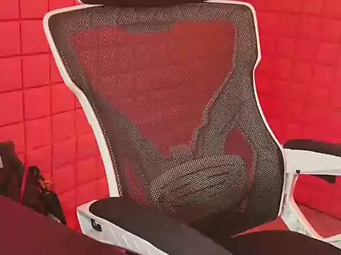 VyLouis2kk7 online show from 10.17.25