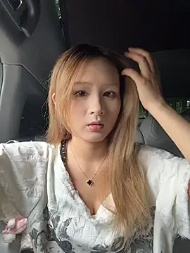Snapshot of yuki_june chatting on 05.17.26 yuki june online show from 05.17.26