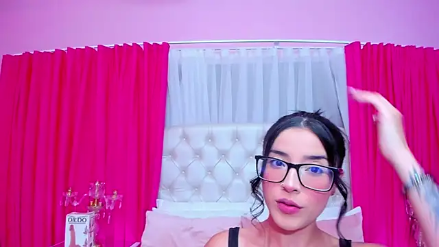 Snapshot of SamyySwet chatting on 06.15.26 SamyySwet online show from 06.15.26