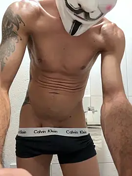 Snapshot of Marcelloxxx88 chatting on 09.24.25 Marcelloxxx88 online show from 09.24.25