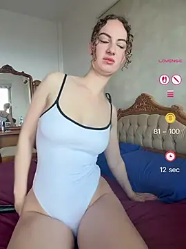Snapshot of CurlyChloe chatting on 05.24.26 CurlyChloe online show from 05.24.26