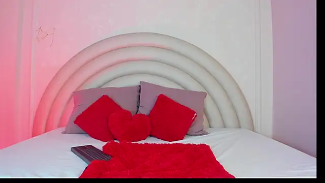 MaiaWest online show from 09.17.25