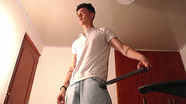 Snapshot of jaico_santos chatting on 12.18.25 jaico santos online show from 12.18.25