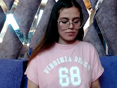 Snapshot of CRISTALHERRANZ chatting on 10.08.25 CRISTALHERRANZ online show from 10.08.25