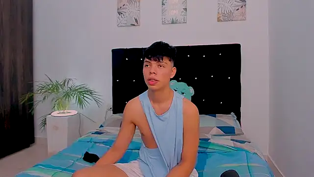 Zacktorres  online show from 10.04.25