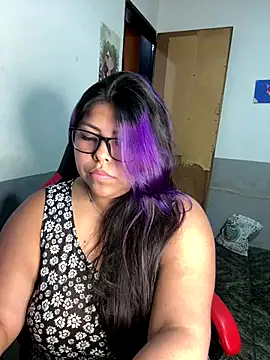 Snapshot of Lunarebelde chatting on 12.22.25 Lunarebelde online show from 12.22.25