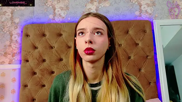 CoraVex online show from 11.24.25