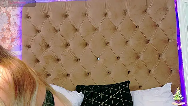 CoraVex online show from 12.18.25