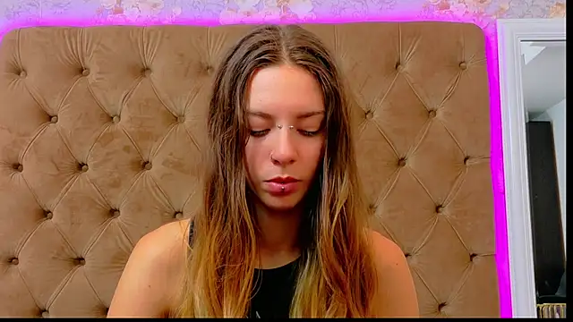 Snapshot of CoraVex chatting on 06.11.26 CoraVex online show from 06.11.26