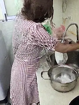 Snapshot of MaiHoang2k chatting on 09.28.25 MaiHoang2k online show from 09.28.25