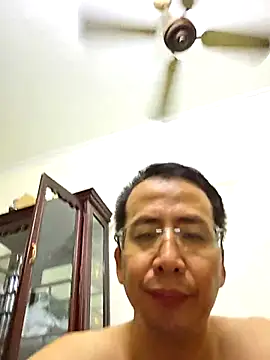 Snapshot of MaiHoang2k chatting on 10.05.25 MaiHoang2k online show from 10.05.25