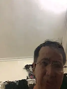 Snapshot of MaiHoang2k chatting on 10.06.25 MaiHoang2k online show from 10.06.25