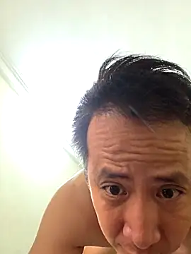 Snapshot of MaiHoang2k chatting on 10.17.25 MaiHoang2k online show from 10.17.25