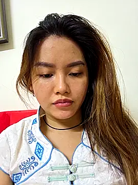 Snapshot of MaiHoang2k chatting on 10.22.25 MaiHoang2k online show from 10.22.25