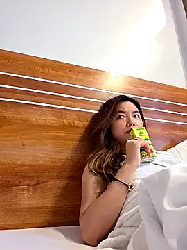 Snapshot of MaiHoang2k chatting on 10.30.25 MaiHoang2k online show from 10.30.25