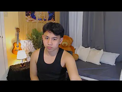 Snapshot of charliebighead chatting on 09.21.25 charliebighead online show from 09.21.25