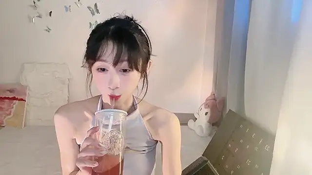 Snapshot of ai-ai-mi chatting on 10.27.25 ai-ai-mi online show from 10.27.25