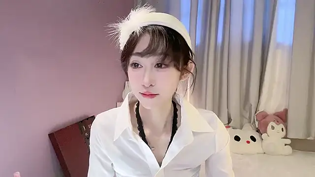 Snapshot of ai-ai-mi chatting on 11.05.25 ai-ai-mi online show from 11.05.25