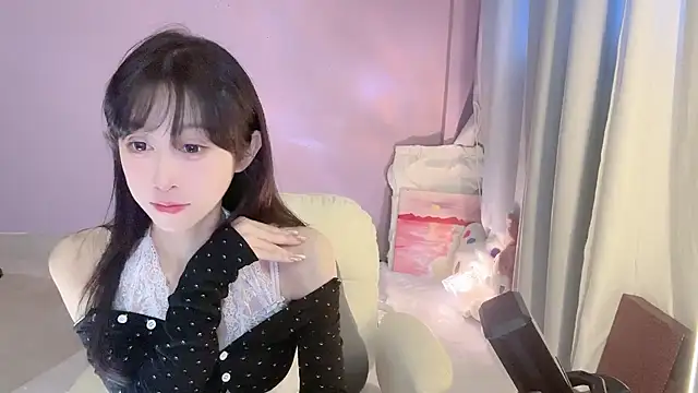 Snapshot of ai-ai-mi chatting on 11.11.25 ai-ai-mi online show from 11.11.25