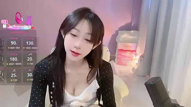 Snapshot of ai-ai-mi chatting on 11.25.25 ai-ai-mi online show from 11.25.25