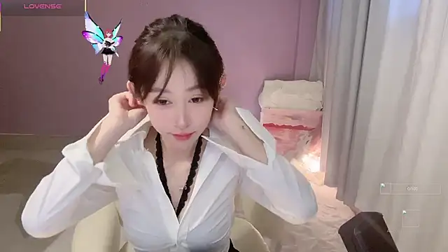 Snapshot of ai-ai-mi chatting on 12.03.25 ai-ai-mi online show from 12.03.25