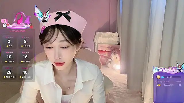 Snapshot of ai-ai-mi chatting on 12.18.25 ai-ai-mi online show from 12.18.25