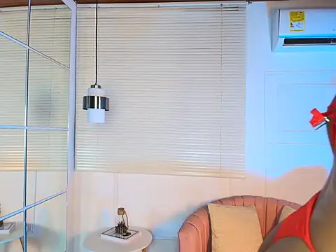 Snapshot of alessia_moon1 chatting on 10.14.25 alessia moon1 online show from 10.14.25