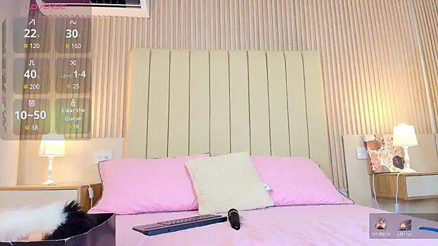 Snapshot of alessia_moon1 chatting on 02.10.26 alessia moon1 online show from 02.10.26