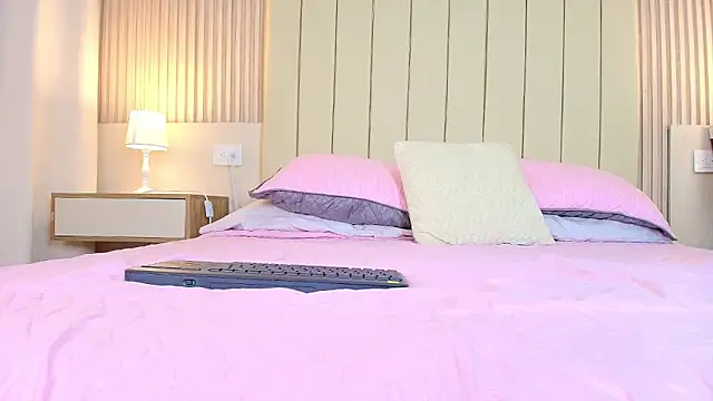 Snapshot of alessia_moon1 chatting on 02.11.26 alessia moon1 online show from 02.11.26