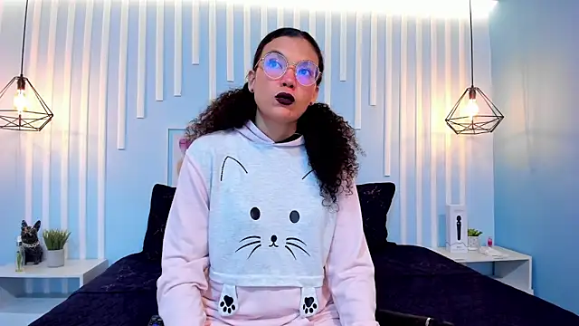 SweetStarr  online show from 10.28.25