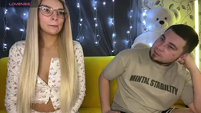 Snapshot of coupleinspire chatting on 11.22.25 coupleinspire online show from 11.22.25