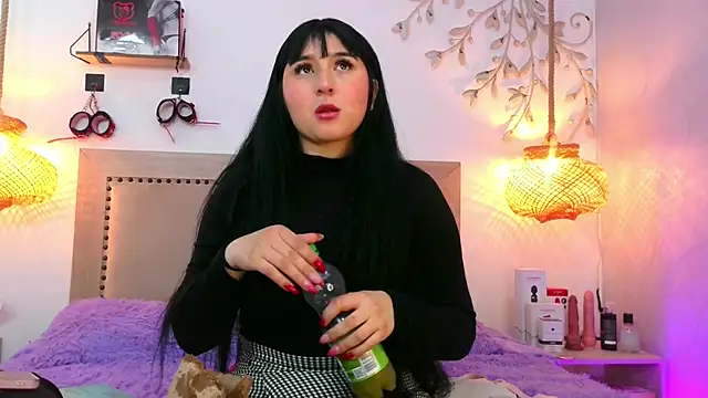 Snapshot of Daphnee-x chatting on 11.12.25 Daphnee-x online show from 11.12.25