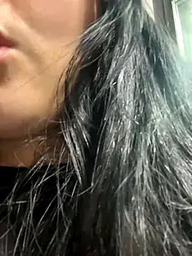 Snapshot of Daphnee-x chatting on 11.16.25 Daphnee-x online show from 11.16.25