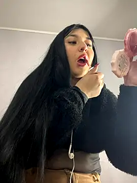 Snapshot of Daphnee-x chatting on 12.05.25 Daphnee-x online show from 12.05.25