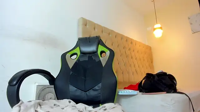 Snapshot of Naomis_35 chatting on 11.30.25 Naomis 35 online show from 11.30.25