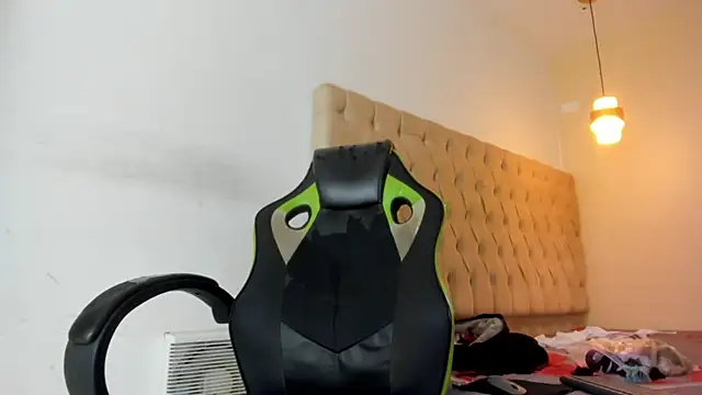 Snapshot of Naomis_35 chatting on 12.13.25 Naomis 35 online show from 12.13.25