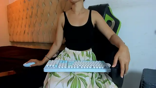 Snapshot of Naomis_35 chatting on 02.21.26 Naomis 35 online show from 02.21.26