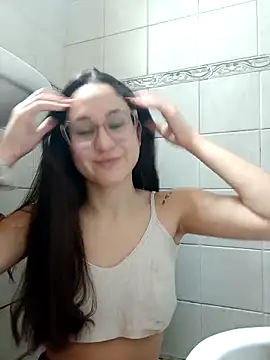 Snapshot of linameii chatting on 11.24.25 linameii online show from 11.24.25