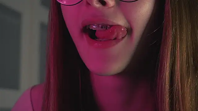 Snapshot of blissence chatting on 09.28.25 blissence online show from 09.28.25