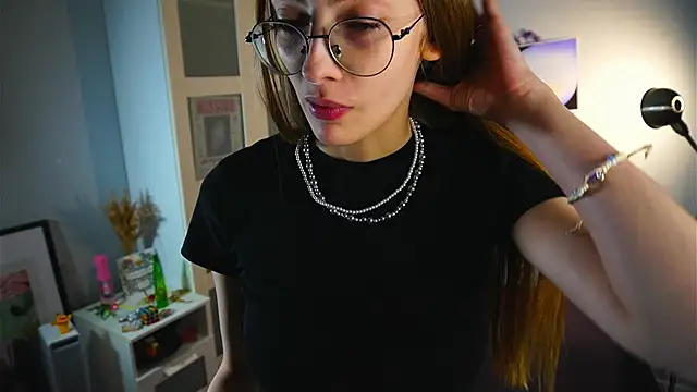 Snapshot of blissence chatting on 10.17.25 blissence online show from 10.17.25