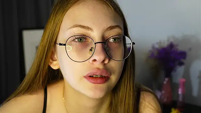 Snapshot of blissence chatting on 11.05.25 blissence online show from 11.05.25