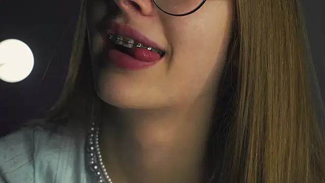 Snapshot of blissence chatting on 12.22.25 blissence online show from 12.22.25