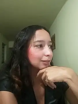 Snapshot of Vale_stone_ chatting on 11.18.25 Vale stone online show from 11.18.25