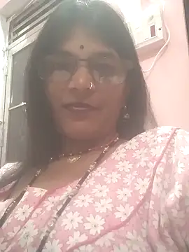 Snapshot of Hott_cutgirl chatting on 10.02.25 Hott cutgirl online show from 10.02.25