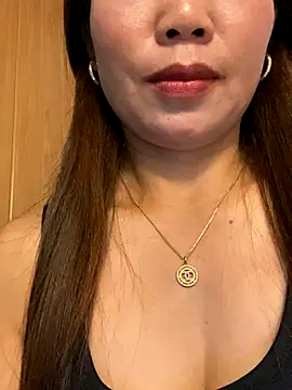 Snapshot of Milky-milk chatting on 10.31.25 Milky-milk online show from 10.31.25