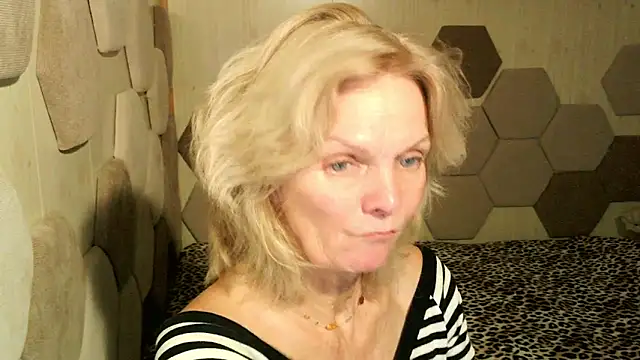 Zoe Steell online show from 10.17.25