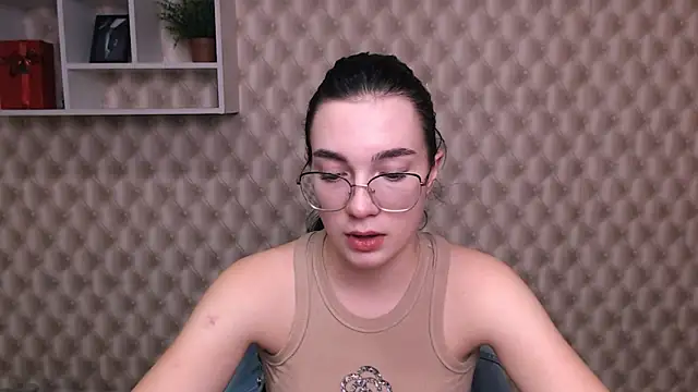 Snapshot of MiraBabe_ chatting on 09.23.25 MiraBabe  online show from 09.23.25