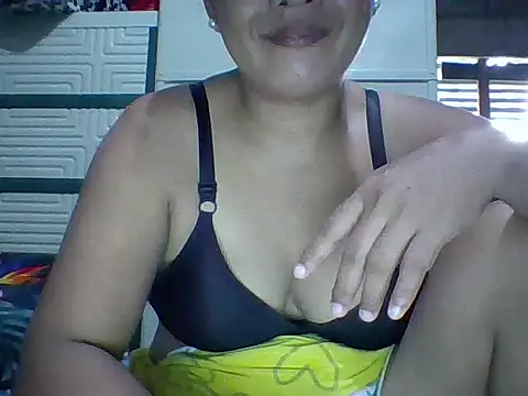 Snapshot of Wetpussie4_you chatting on 09.19.25 Wetpussie4 you online show from 09.19.25