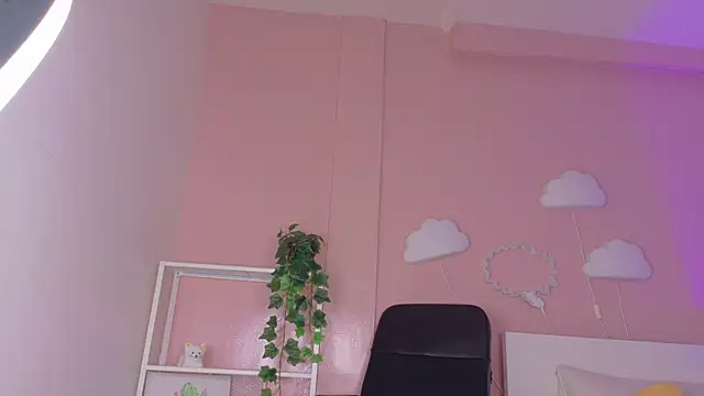 Snapshot of KeendraFox_ chatting on 07.17.26 KeendraFox online show from 07.17.26