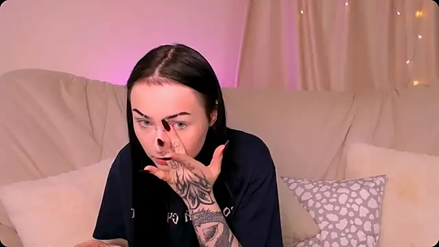 MollyKissy online show from 11.16.25